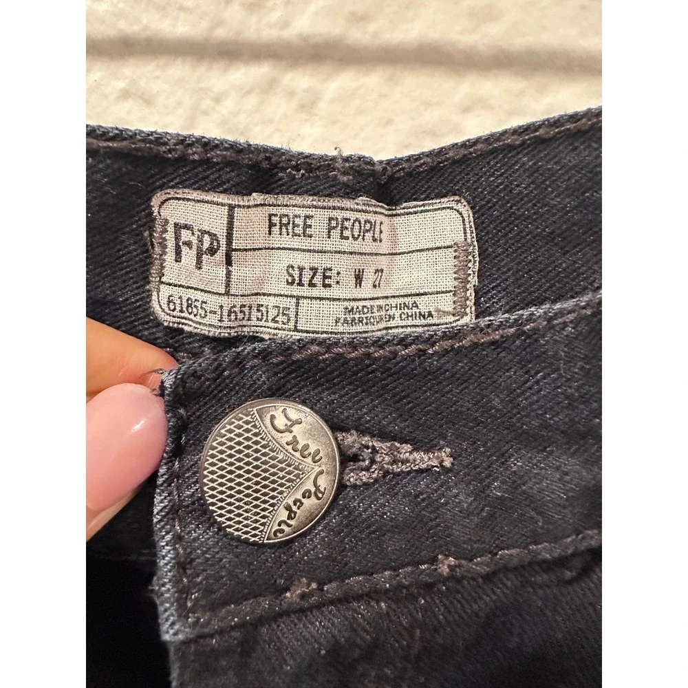 Free People Dark Denim Crochet Lace Trim Shorts Size 27 Boho Raw‎ Hem Cutoffs